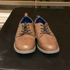 Carter’s brown leather wingtips for boys - size 8